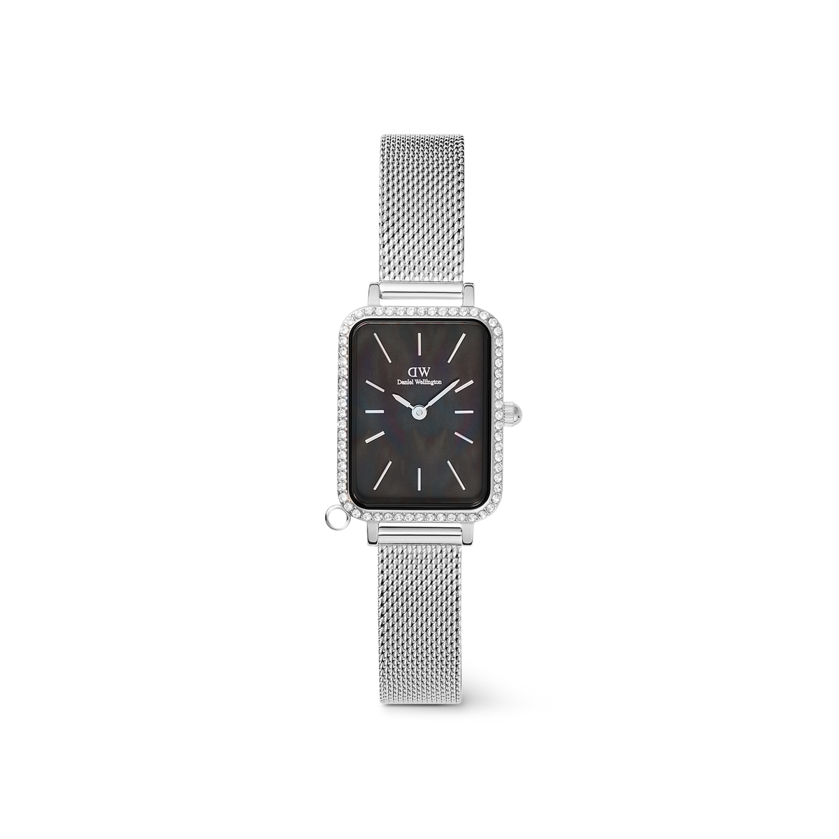 ダニエルウェリントン Quadro Crystal Zodiac Sterlingを斜め上から撮影した製品画像。ブラックマザーオブパールの文字盤には、微かな色彩のグラデーションが浮かび、クリスタルベゼルの輝きとシルバーメッシュストラップの上質な質感が際立つレクタンギュラーデザインの腕時計です。