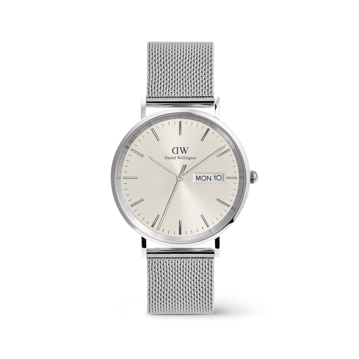 白い背景に置かれたClassic Day Display Sterling Champagneの全体を捉えた画像です。シャンパンカラーの文字盤から放射状に広がる光のグラデーションと、シルバーのバーインデックス、3時位置に配された曜日・日付表示の小窓が調和した、端正なデザインが際立ちます。