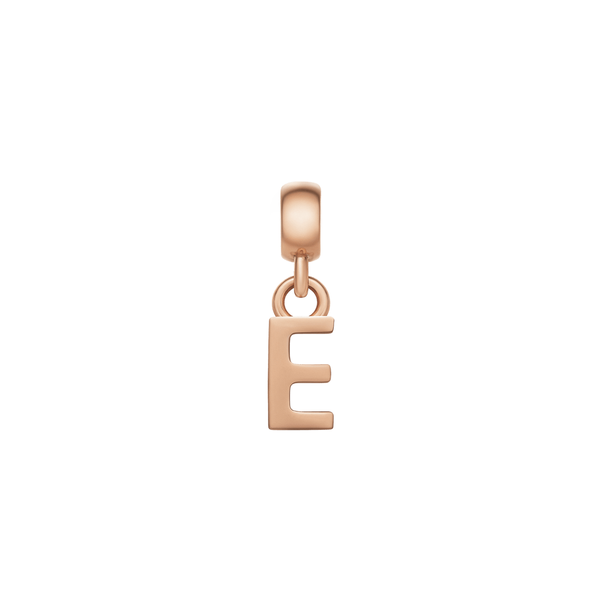 ダニエルウェリントンのレターチャーム「E」。ローズゴールドの輝きが上品なアイテムです。上部のベイルを通して、ネックレスやブレスレットに簡単に取り付けられます。