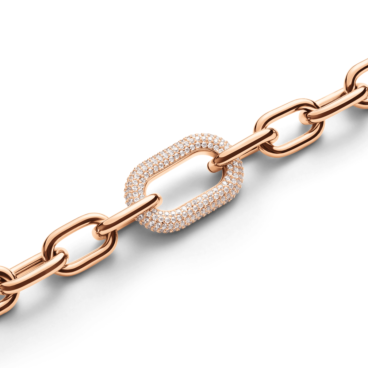 ローズゴールドの輝きが美しいCrystal Link Necklace。磨き上げられたローズゴールドのリンクチェーンと、キュービックジルコニアを隙間なく敷き詰めたオーバルリンクの精緻なパヴェセッティングをご覧いただけます。