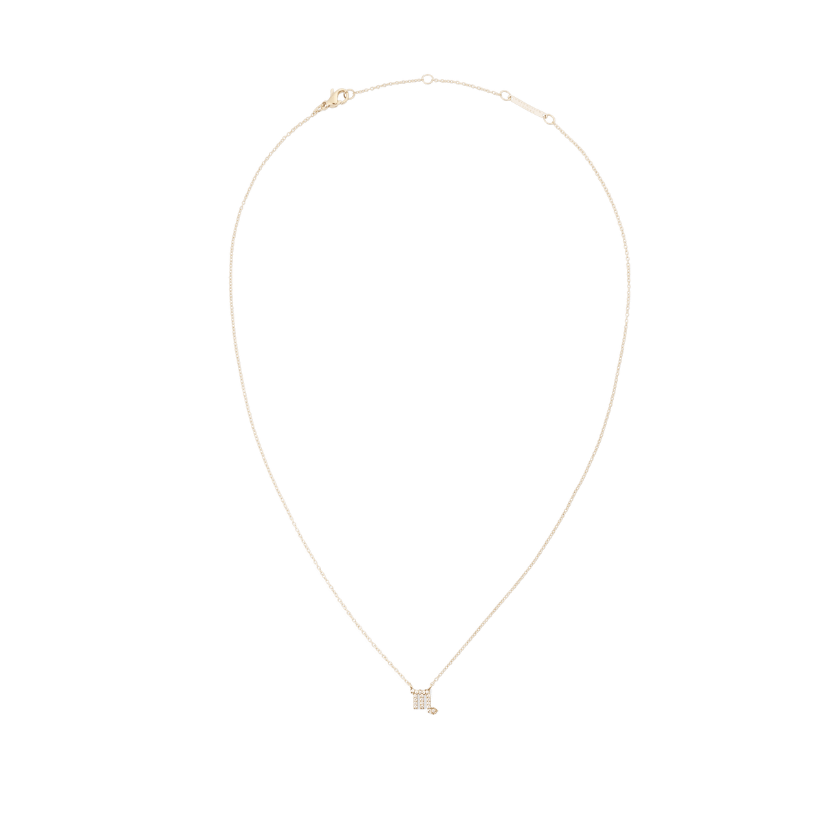 白背景で撮影した、蠍座モチーフのCrystal Zodiac Chain Necklace Goldの全体写真です。細やかなゴールドチェーンが優美な曲線を描き、下部にはクリスタルをあしらった蠍座のペンダントが配置されています。上部にはロブスタークラスプとサイズ調整用のアジャスターが付いています。