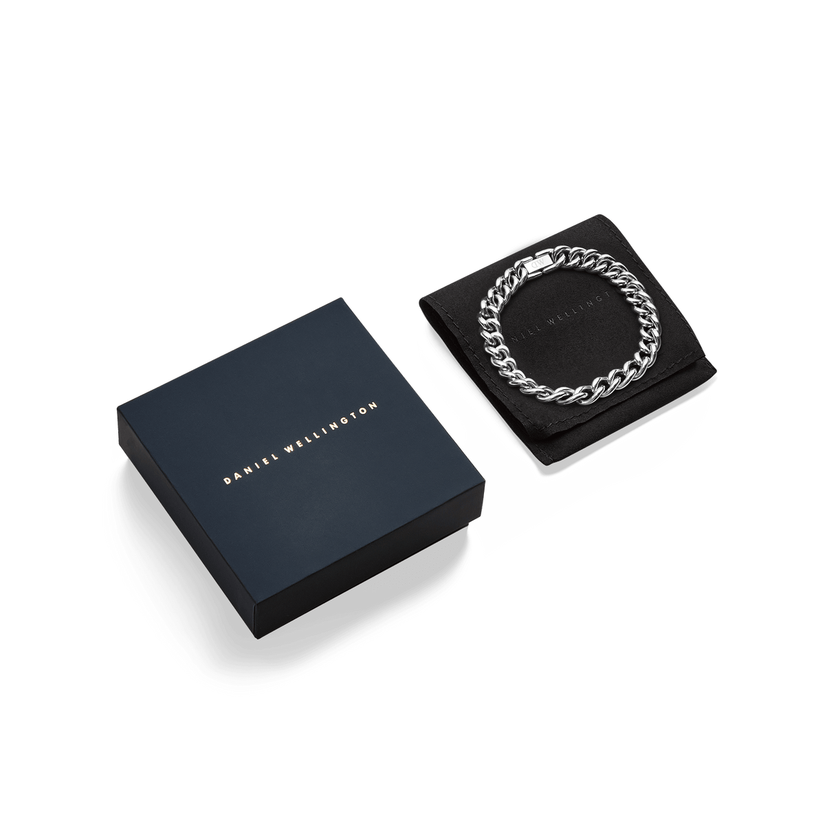 Daniel WellingtonのChunky Chain Braceletシルバーと、ゴールドロゴがあしらわれたネイビーギフトボックス、そしてブラックのジュエリーポーチをセットにしたパッケージ画像です。贈り物にぴったりの上品な仕様となっています。