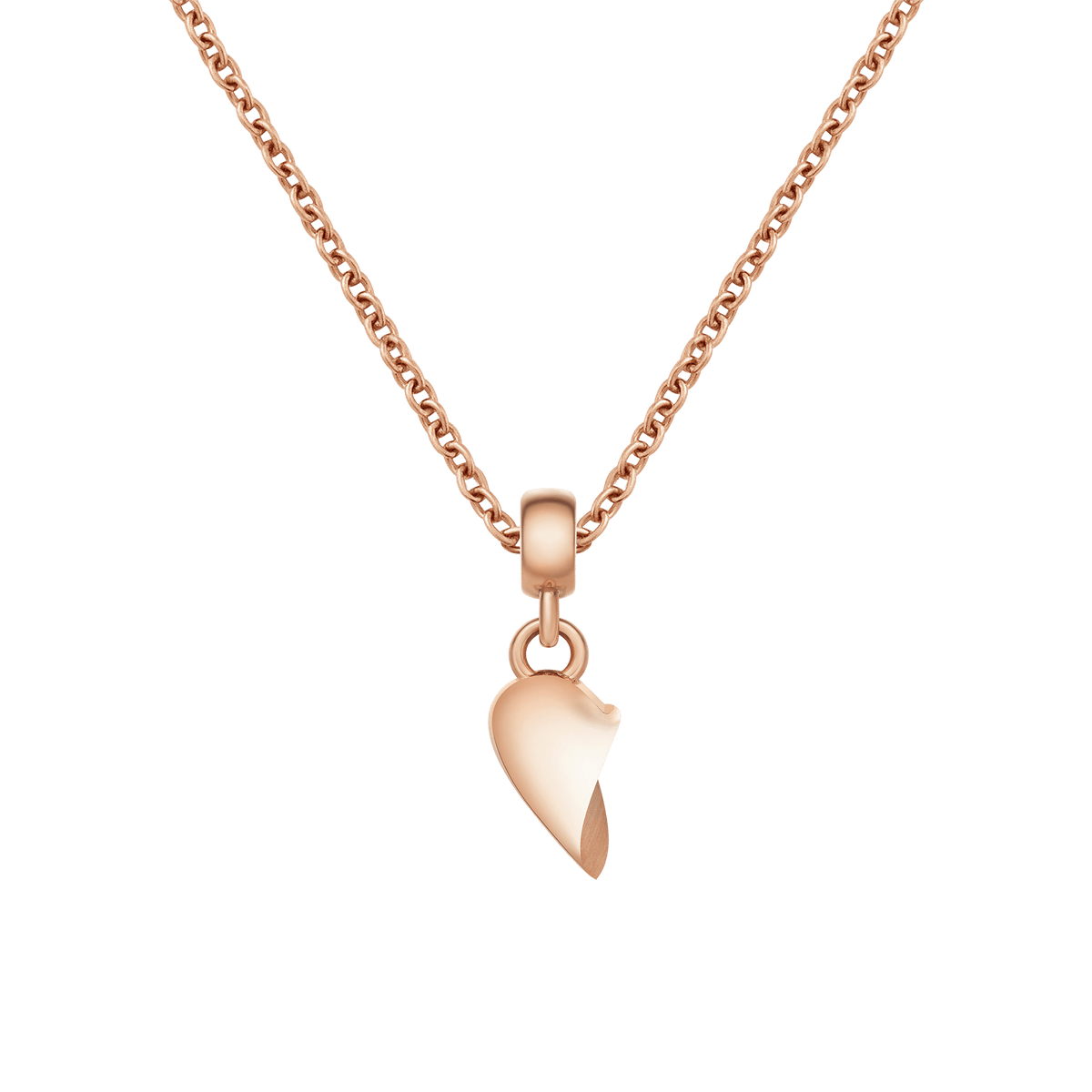 ローズゴールドのチェーンネックレスにBroken Heart Charm Rose Goldの片方のピースを通したスタイリング例です。半分のハートモチーフが、単体のペンダントとして上品に輝きます。