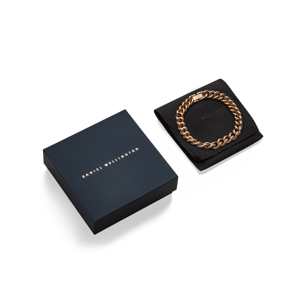 ダニエルウェリントンのChunky Chain Bracelet Rose Goldとギフトボックスのセットです。ネイビーのブランドロゴ入りボックスと、ブラックのジュエリーポーチにブレスレットが添えられた、贈り物にぴったりの上質なパッケージングをご覧いただけます。