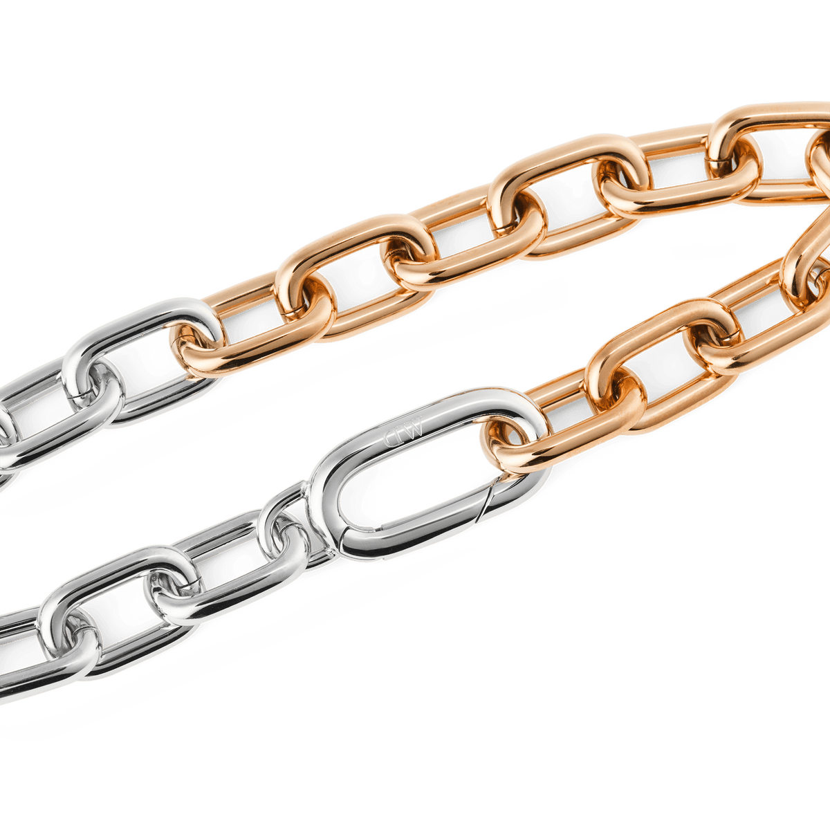 Contrast Link Bracelet Two Tone Rose Goldのリンク部分をクローズアップした画像です。ローズゴールドとシルバーのオーバル型リンクが滑らかに連結され、丸みを帯びたエッジの質感やツートーンカラーの切り替わりが際立っています。