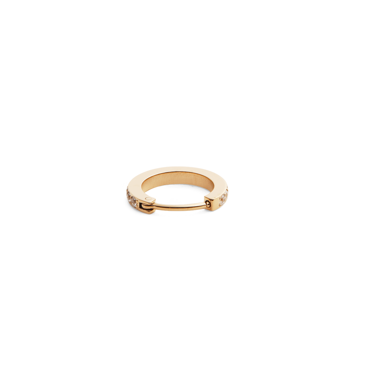 クリスタルフープピアスGoldを正面やや上から捉えた商品写真です。白い背景にゴールドのコンパクトなフープが映え、外周にセットされたクリスタルの繊細な輝きとヒンジ式のクラスプ構造が確認できます。