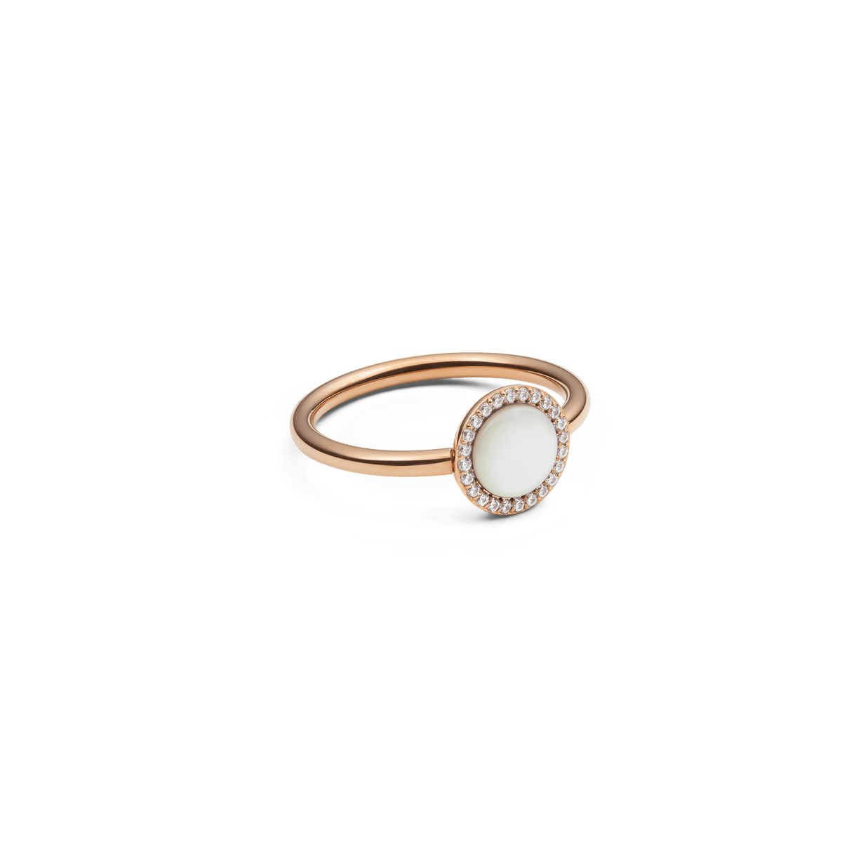ダニエルウェリントン Audrey Ring Mother of Pearl Rose Goldを斜めから撮影した商品画像です。細身のローズゴールドバンドと、ジルコニアで縁取られたふっくらとしたドーム型のマザーオブパールが放つ柔らかな光沢がお楽しみいただけます。