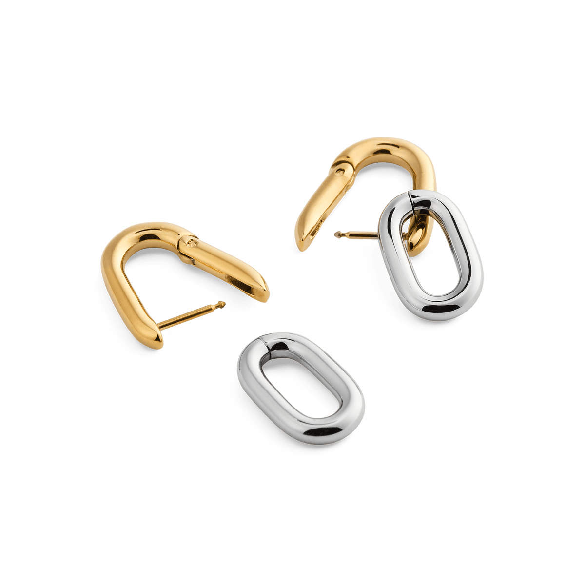 コンストラスト リンク イヤリング Two Tone Goldのパーツ構成を示した写真です。ゴールドのトップリンクとシルバーのボトムリンクを連結した状態と、それぞれを分離した状態を白背景で並べて撮影しています。着脱可能な2ウェイ仕様の仕組みが分かりやすくなっています。