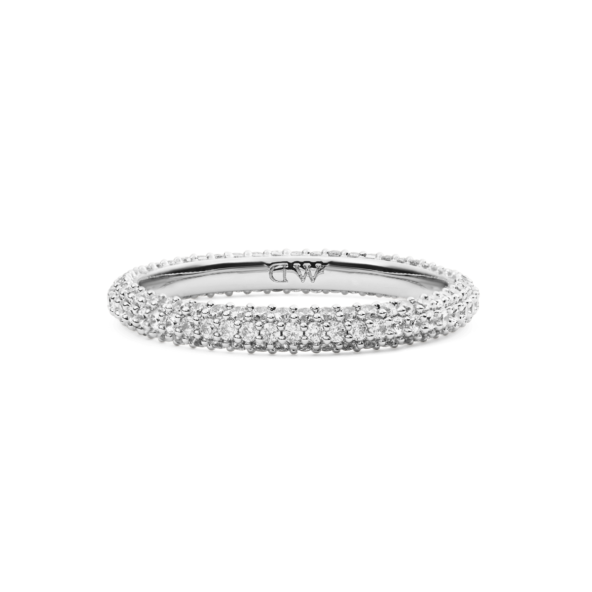 Daniel Wellington Pavé Ring Silverの正面画像。3mm幅のシルバーバンド全周に、キュービックジルコニアが隙間なくセッティングされています。白い背景に、繊細な輝きが映えます。