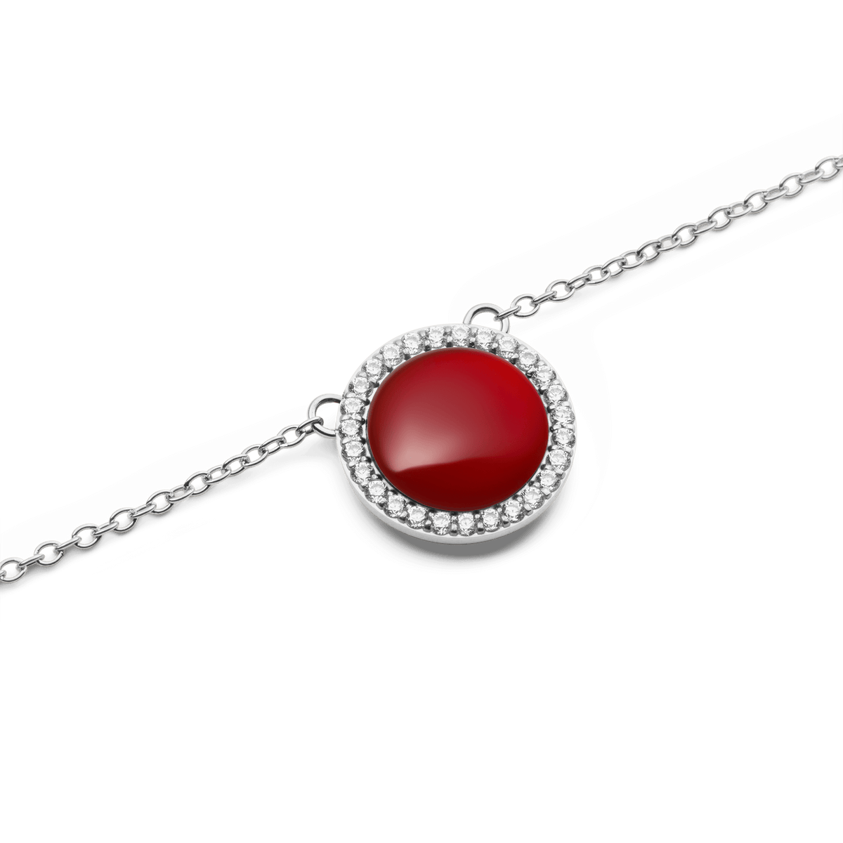Audrey Necklace Red Agathe Silverのチャーム部分をクローズアップした画像です。艶やかな深紅のドーム型赤メノウを囲むようにあしらわれたホワイトキュービックジルコニアの繊細な輝きと、シルバーチェーンの細部までご確認いただけます。