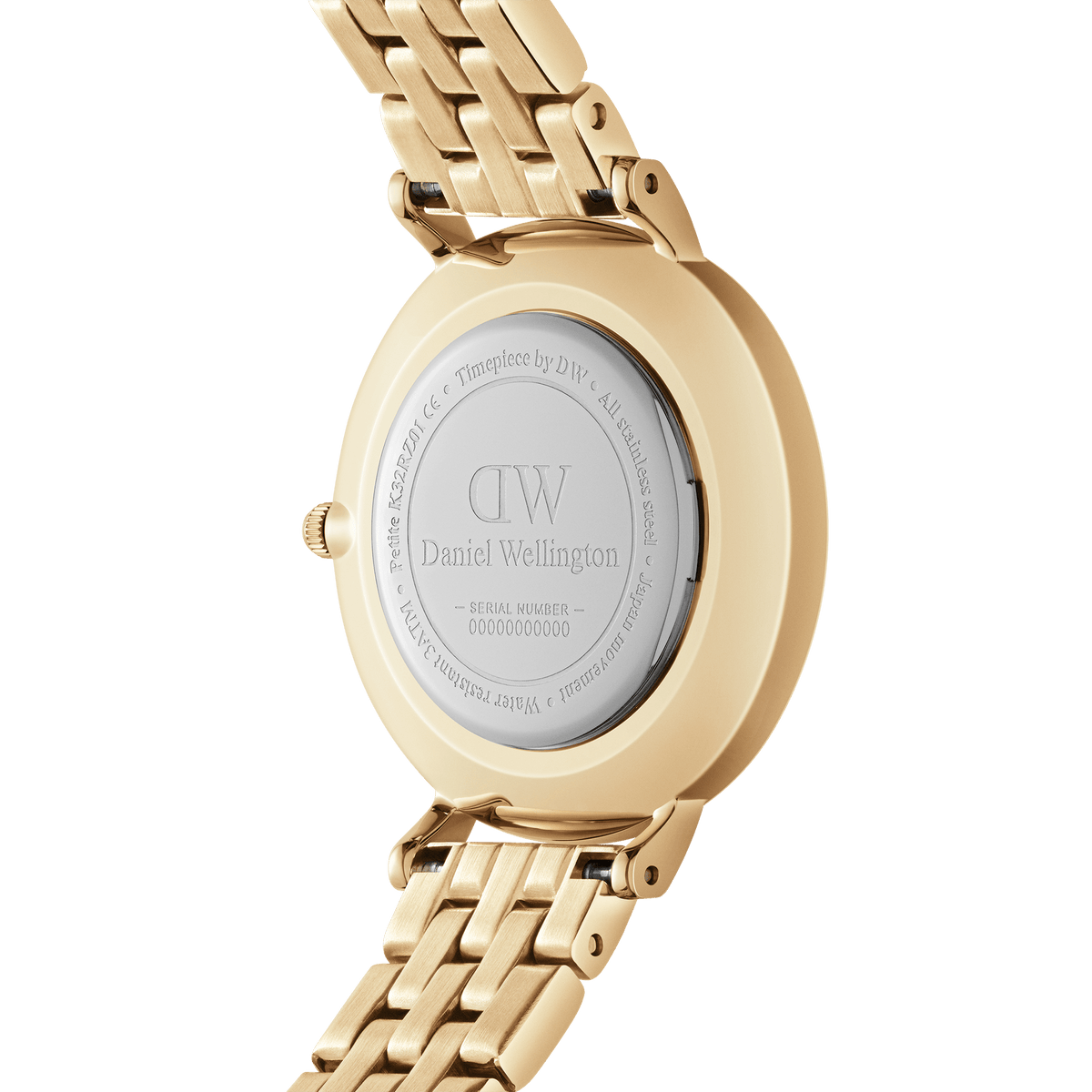 Petite Roman Numerals 5-Link Goldの裏蓋側を撮影した画像です。Daniel Wellingtonのロゴとシリアルナンバーが刻印されたステンレススチール製のケースバックと、ポリッシュとサテン仕上げが交互に連なるゴールドの5リンクブレスレットが確認できます。