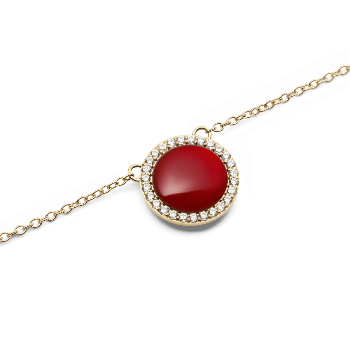 Audrey Necklace Red Agathe Goldのペンダント部分をクローズアップした画像です。ドーム型にカットされた赤メノウの滑らかな質感と、その周囲を彩るホワイトキュービックジルコニアの繊細な輝き、ゴールドフレームの細部までご覧いただけます。