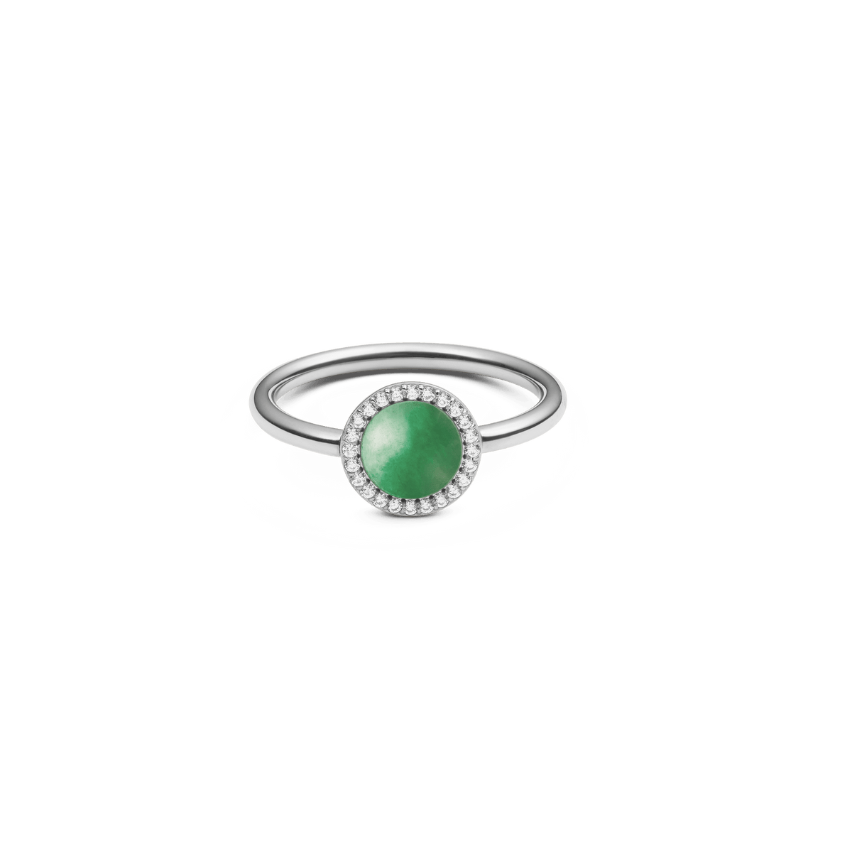 ダニエルウェリントン Audrey Ring Jade Silverの正面画像。ドーム型にカットされたグリーンのヒスイを中央に配し、ホワイトキュービックジルコニアのヘイローが石を囲む、シルバートーンの細身リングです。