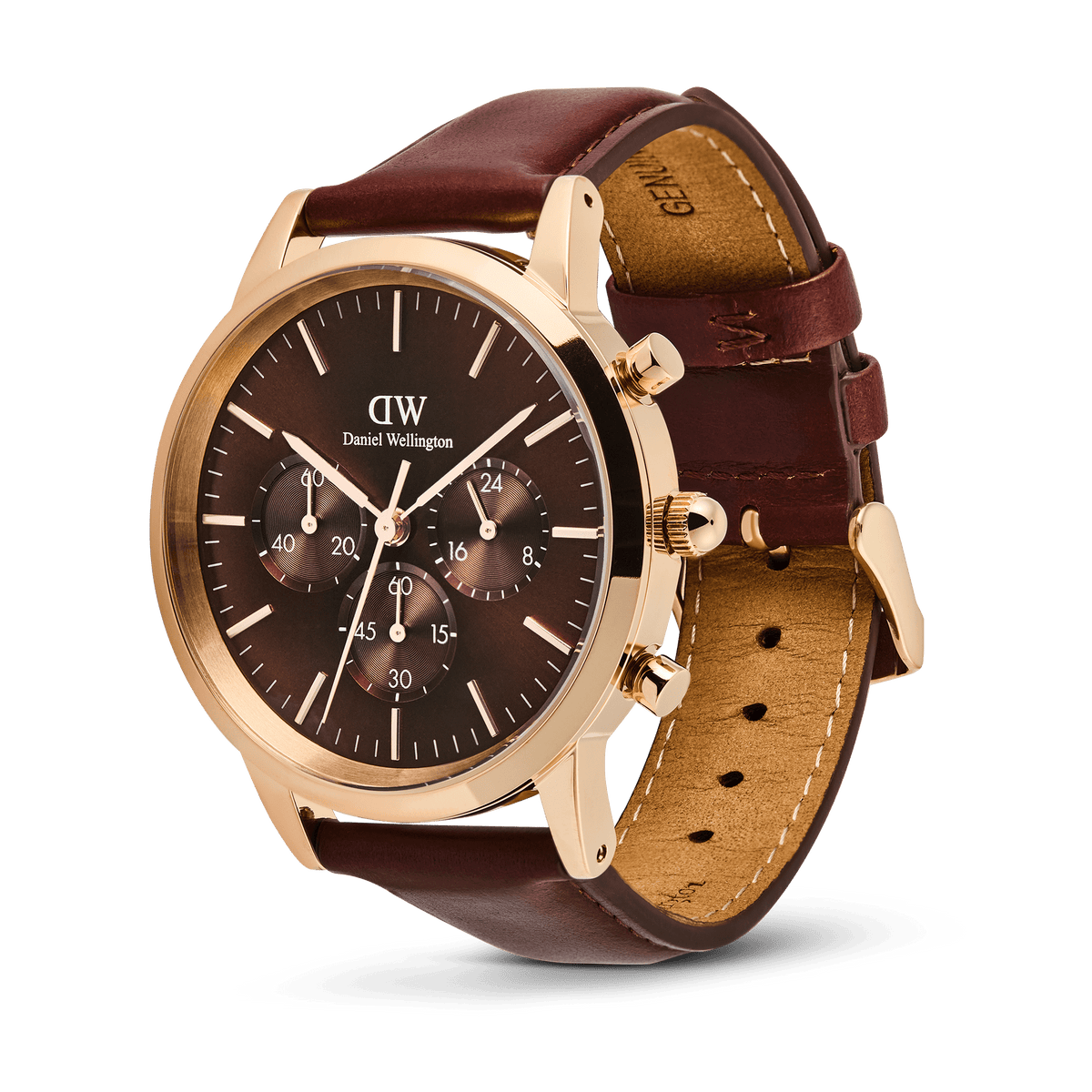 Daniel Wellington Iconic Chronograph St Mawesを斜めから撮影した画像です。ローズゴールドのケースとアンバーのダイヤルが醸し出す温かみのある色合い、ダークブラウンのナッパレザーストラップの質感やステッチ、ピンバックルの仕上がりがご覧いただけます。