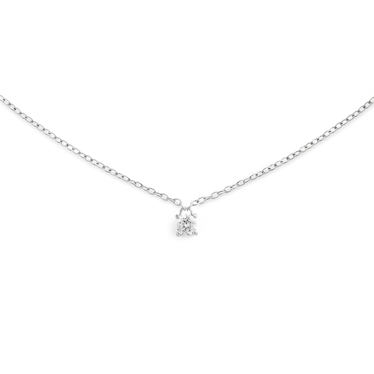 ダニエルウェリントン Mirelle Solitaire Necklace Silverの商品クローズアップ。細いシルバーチェーンの中央に、爪留めで一粒のホワイトキュービックジルコニアが輝くミニマルなデザインです。