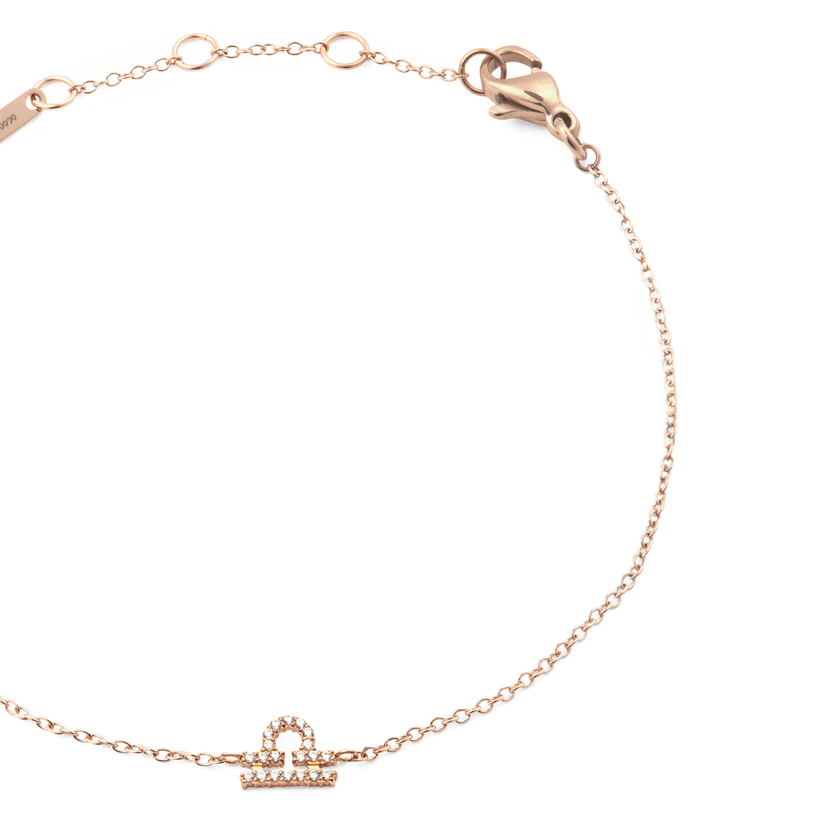 てんびん座をモチーフにしたCrystal Zodiac Chain Bracelet Rose Goldのクローズアップ画像です。ロブスタークラスプやアジャスターリングの細部まで丁寧に仕上げられ、ローズゴールドチェーンの上でクリスタルのてんびん座シンボルが繊細に輝いています。