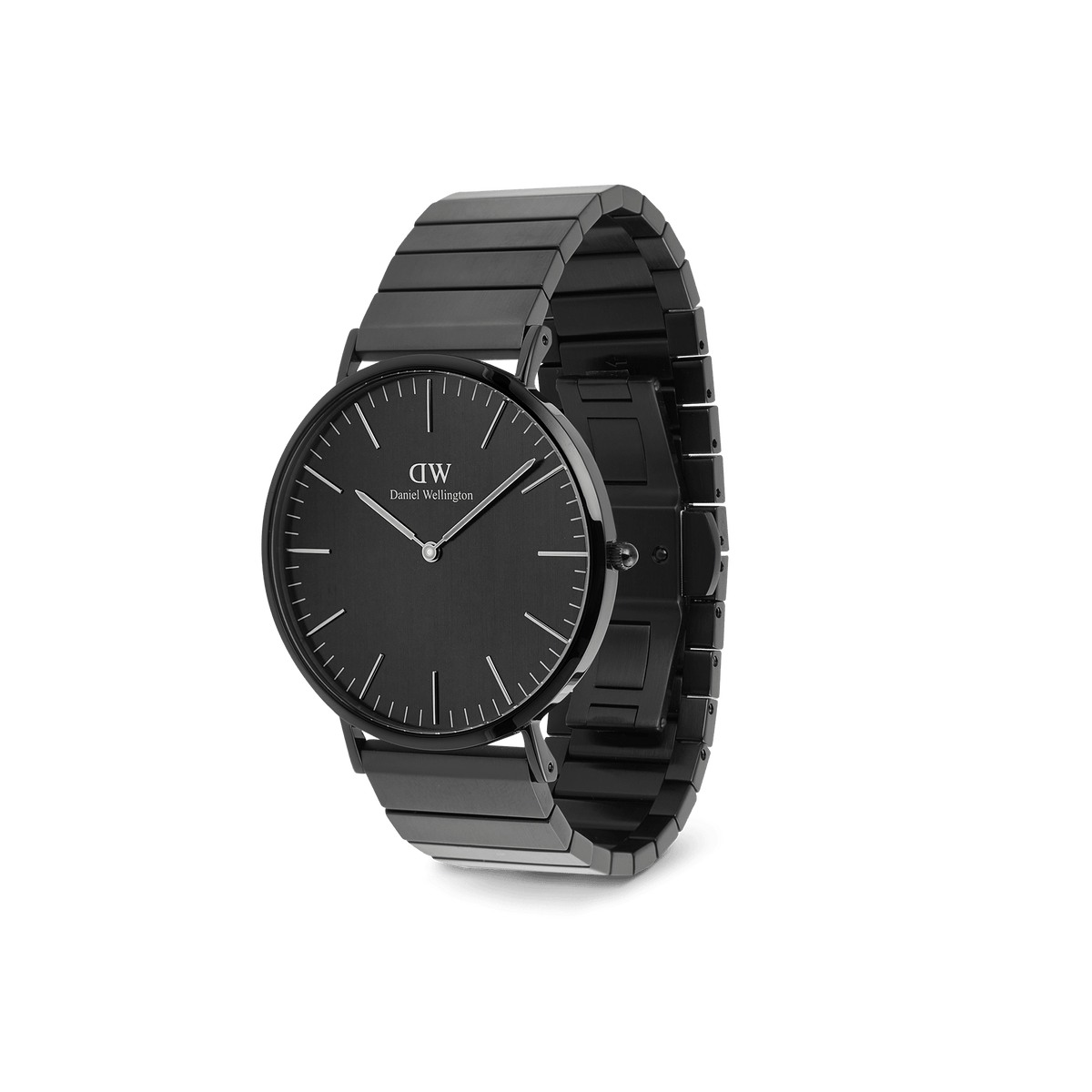 クラシックなデザインの「Piano Link Onyx Unitone Black」を斜め横から捉えた全体像です。ブラックで統一されたケースとピアノリンクストラップが立体的に映え、幅広のリンクが織りなす直線的な美しさやリューズの形状が確認できる40mmモデルです。