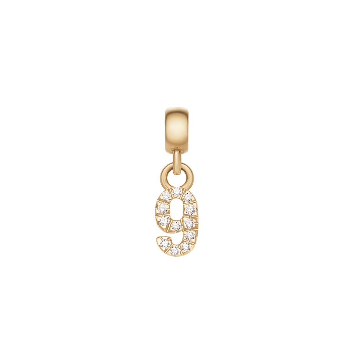 Daniel WellingtonのCrystal Number Charm Goldは、数字の「9」をモチーフにしたチャームです。キュービックジルコニアが数字の輪郭に沿ってセットされ、ゴールドのベイル部分から下がるコンパクトなデザインが特徴です。
