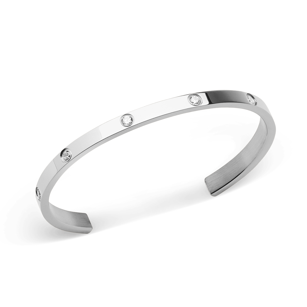 Classic Lumine Braceletのシルバーカフ単体をクローズアップした画像です。ポリッシュ仕上げのステンレススチールに等間隔でクリスタルがセットされ、オープンタイプのカフデザインが手首にすっきりとフィットする形状となっています。