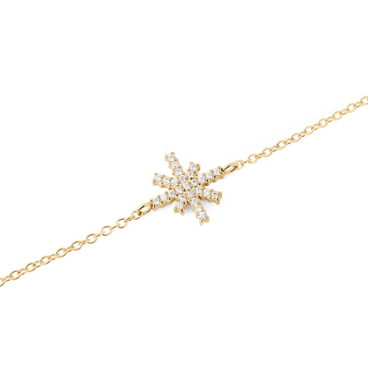 Mirelle Star Bracelet Goldの星型モチーフをクローズアップした画像です。八方に伸びる光芒に沿ってホワイトキュービックジルコニアが留められ、繊細なゴールドチェーンと連結する細部の美しさがご覧いただけます。