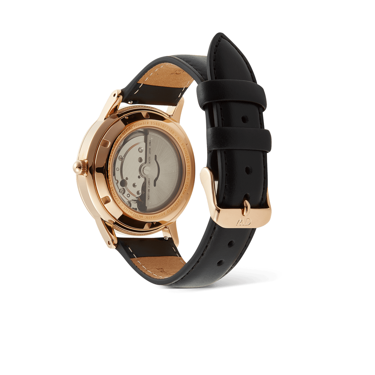Iconic Sheffield Automatic Rose Goldの裏面を捉えた画像です。サファイアガラスのエキシビジョンケースバックからは、自動巻きムーブメントのローターや歯車が透けて見え、ローズゴールドのケースバックには刻印が施されています。ブラックレザーストラップの裏地やローズゴールドのピンバックルも確認できます。