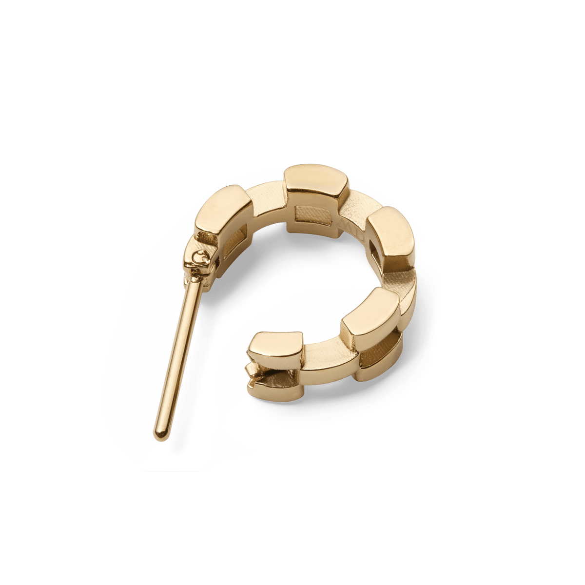3-Link Earrings Goldを斜めから捉えた単体画像です。ピンポスト部分やヒンジ構造が確認でき、連結されたリンクパーツの厚みや質感、ゴールドメッキのなめらかな仕上がりをご覧いただけます。