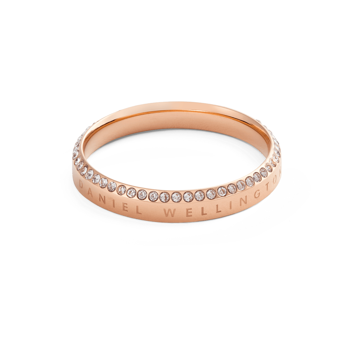 Classic Aura Ring ローズゴールドを斜めから捉えた一枚です。バンドの側面にはDaniel Wellingtonのロゴが刻印され、エッジに沿ってホワイトキュービックジルコニアが途切れることなく輝いています。