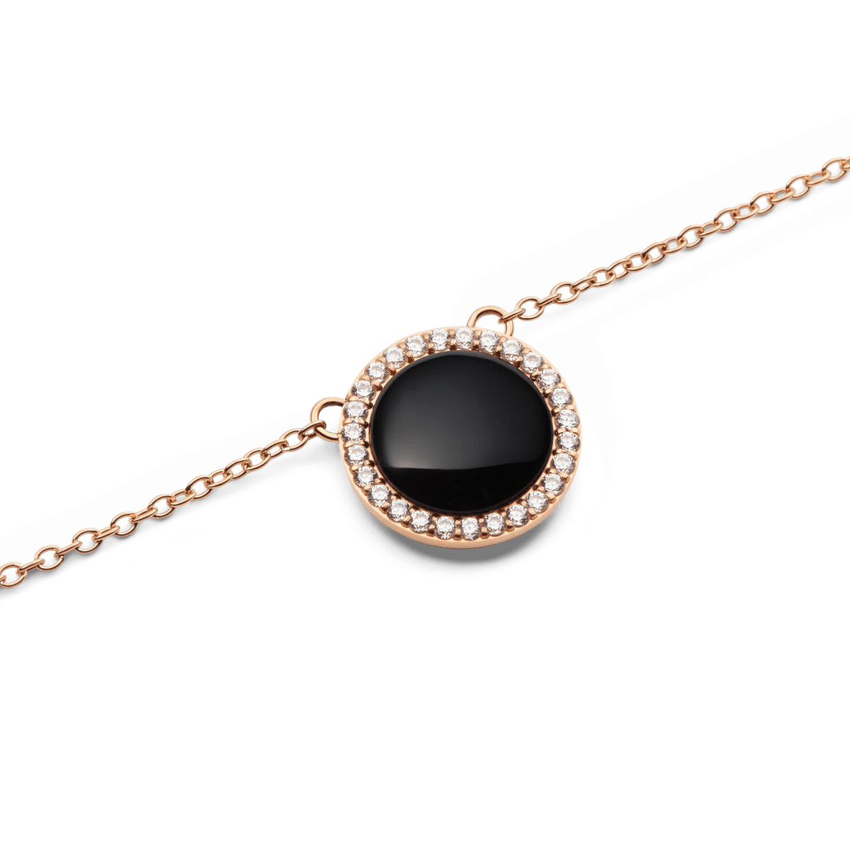 Audrey Necklace Black Agathe Rose Goldのペンダント部分をクローズアップした画像です。ドーム型の黒メノウが光を受けて深い輝きを放ち、周囲を囲むホワイトキュービックジルコニアのヘイローとローズゴールドのチェーンが繊細なコントラストを演出しています。