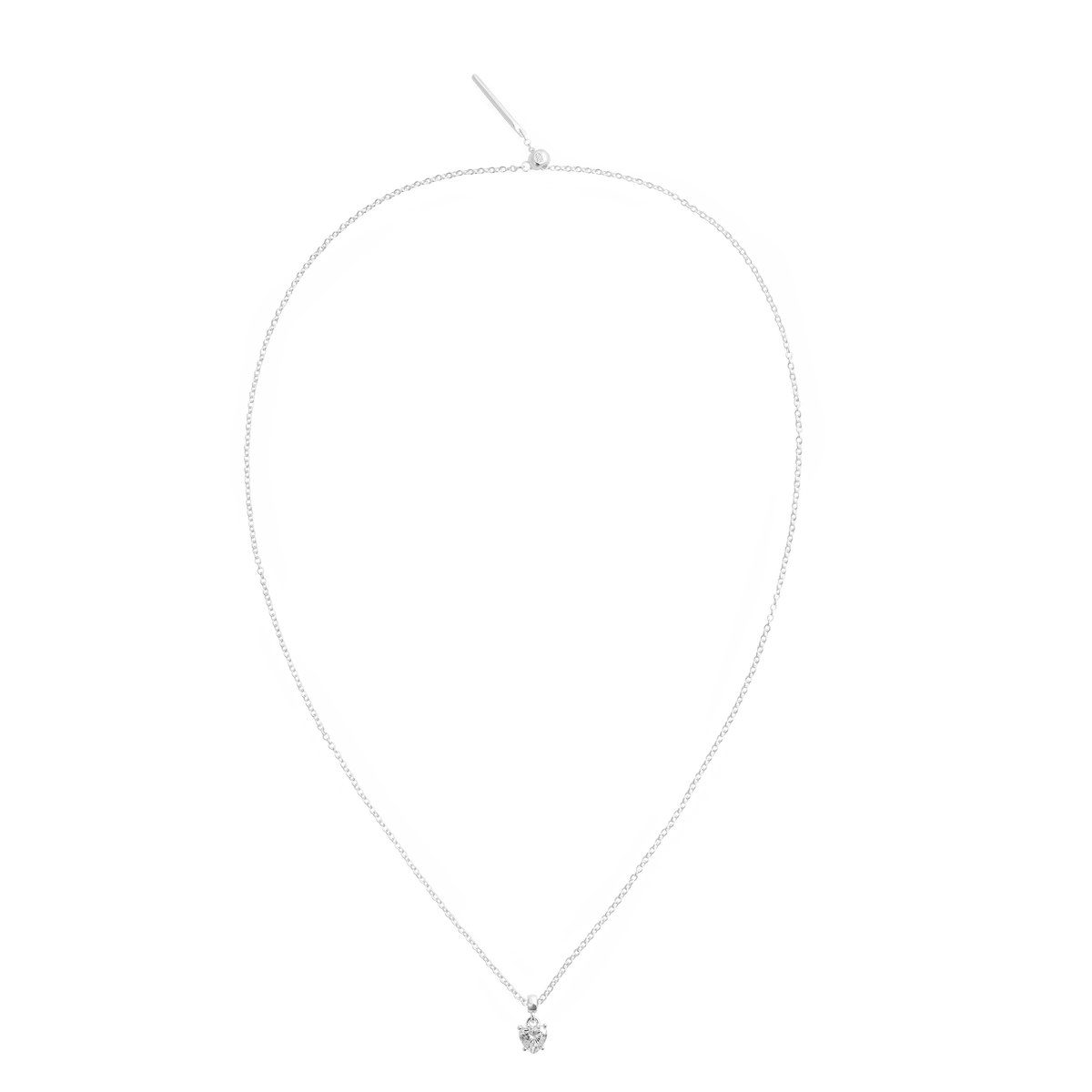 スターリングシルバー925のチェーンネックレスにHeart White Crystal Charmを通したデザインです。細身のシルバーチェーンの先端に、ハート型のホワイトクリスタルが揺れるシンプルで上品な仕上がりとなっています。