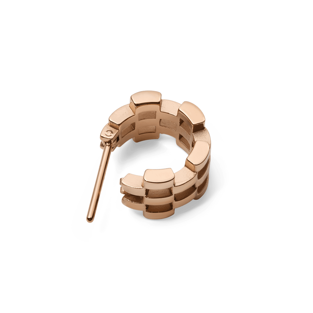 5-Link Earringsのローズゴールド部分を、内側やポストが見える角度から接写した画像です。5連リンクの精巧なつくりや、リンク同士の隙間、ポリッシュ仕上げのローズゴールド特有の質感がご確認いただけます。
