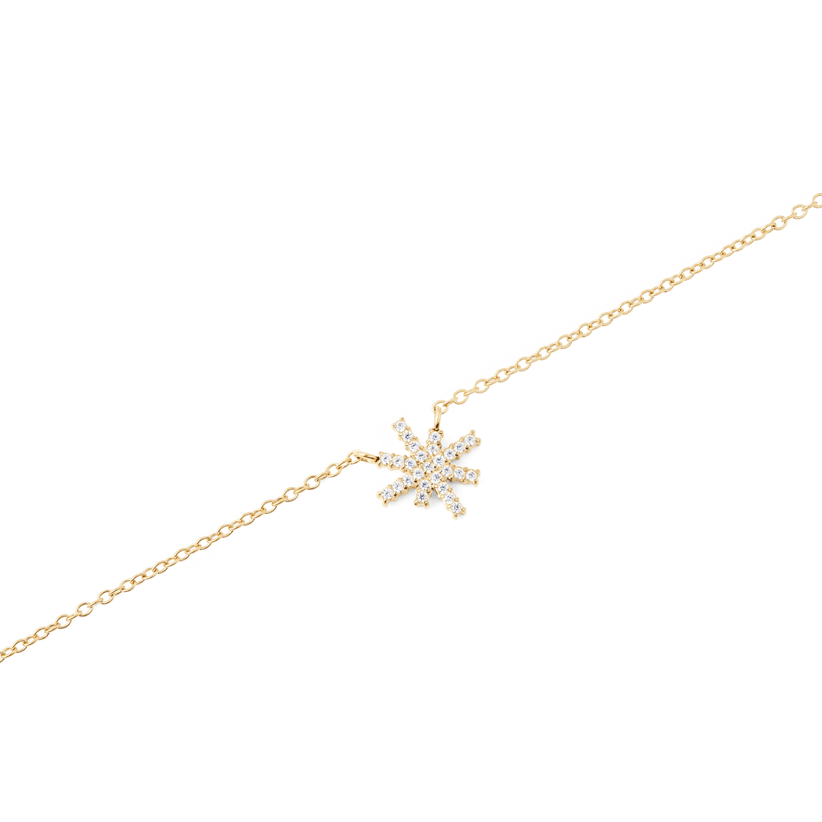 Mirelle Star Necklace Goldの星型ペンダント部分をクローズアップ。八方に伸びる光芒にはホワイトキュービックジルコニアが爪留めされ、繊細なゴールドチェーンとともに上品な輝きを放ちます。