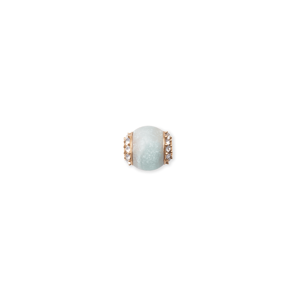 ダニエルウェリントンのAmazonite Crystal Orbチャーム単体の正面画像です。淡いブルーグリーンのアマゾナイト天然石をオーブ型にカットし、両端にホワイトクリスタルをあしらったローズゴールド仕上げとなっています。