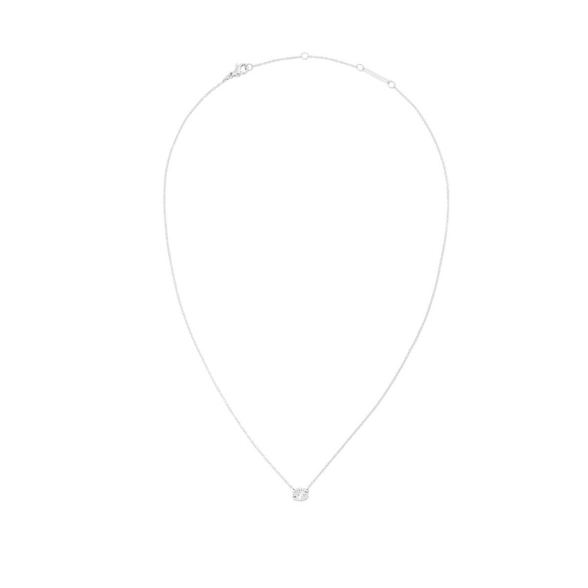 白背景で撮影したかに座モチーフのCrystal Zodiac Chain Necklace Silverの全体画像です。細身のシルバーチェーンが優美な曲線を描き、先端にはクリスタルで形作られた小ぶりなかに座のペンダントがあしらわれています。上部にはロブスタークラスプとアジャスターチェーンが付いています。