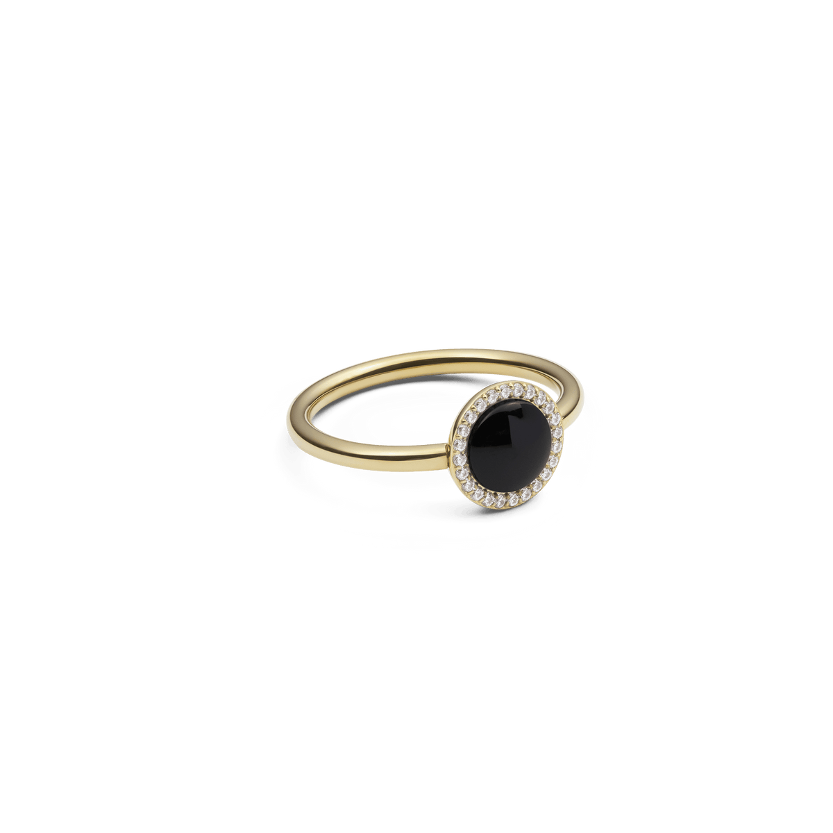 Daniel Wellington Audrey Ring Black Agathe Goldを斜めから撮影した商品画像です。光沢のあるゴールドの細身リングと、ドーム型の黒メノウを取り囲むキュービックジルコニアのハローセッティングが確認できます。