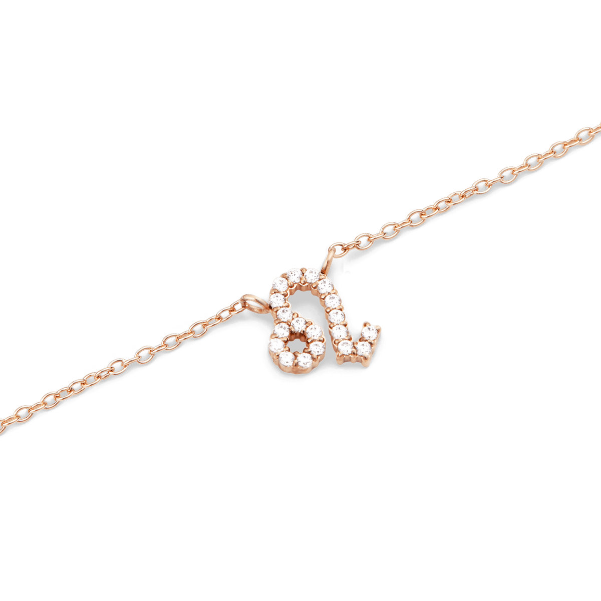 しし座モチーフのCrystal Zodiac Chain Necklaceを接写した画像です。ローズゴールドの爪留めに小粒のクリスタルが丁寧にセットされ、しし座のシンボルを繊細に表現しています。細身のチェーンとのバランスが美しいデザインです。