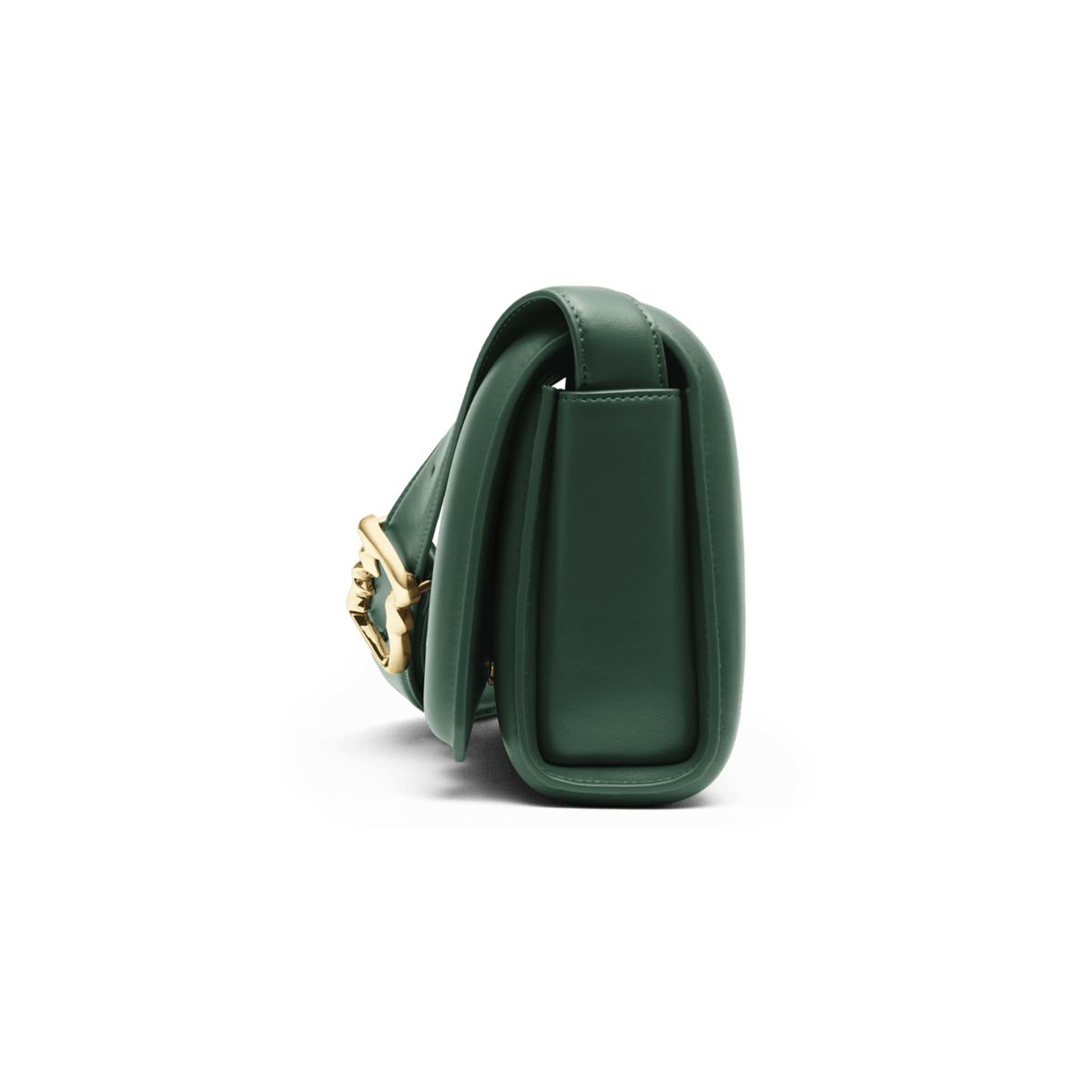ダニエルウェリントンのSadie Bag Greenを横から撮影したサイドビューです。コンパクトなマチ幅と、フラップの丸みを帯びたシルエットが特徴で、ストラップ接続部のゴールドバックルが側面からも美しく映えています。