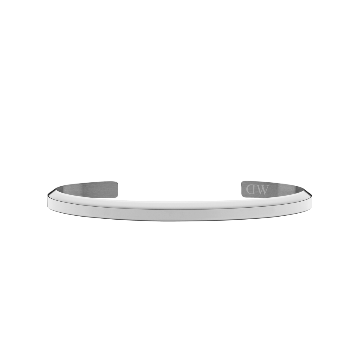 ダニエルウェリントン Classic Bracelet Silverを正面から撮影した製品画像です。シンプルなシルバーカフの全体像と、端部に刻印されたブランドロゴがはっきりと確認できます。