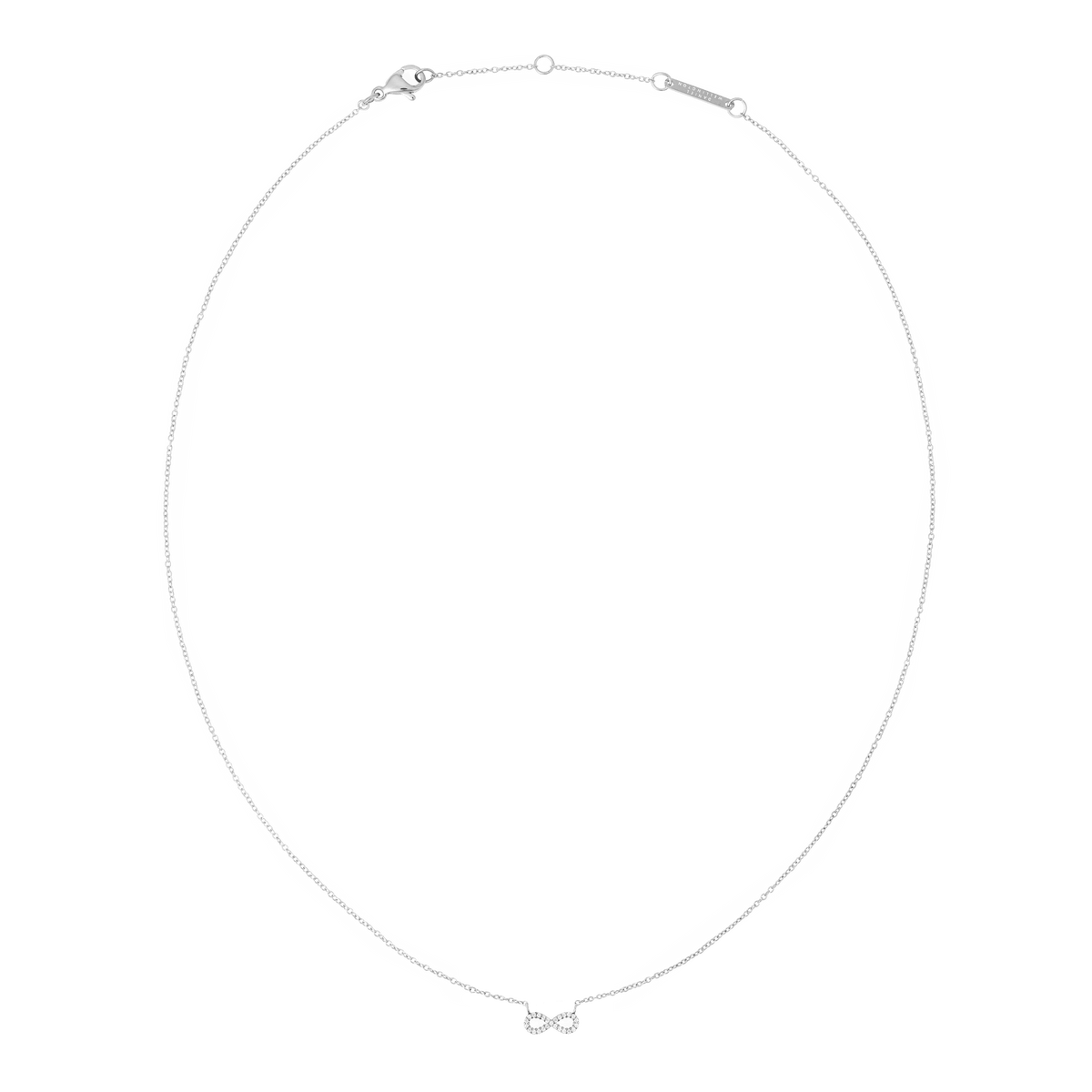 Daniel WellingtonのMirelle Infinity Necklaceシルバーの全体像です。細いチェーンの中央に、キュービックジルコニアをセットしたインフィニティモチーフがあしらわれています。ロブスタークラスプと長さ調節用のアジャスターも確認できます。