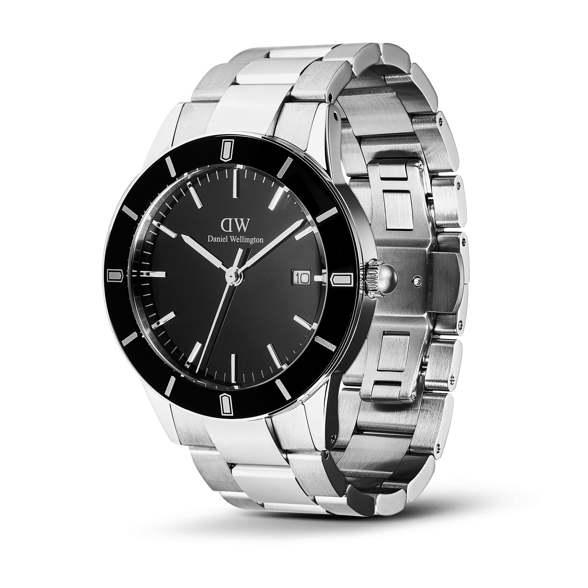 Iconic Paradigma Link Black Enamelを斜め横から捉えた画像です。ポリッシュとブラッシュド仕上げが交互に施されたシルバーの3リンクブレスレットの質感や、リューズ、ブラックエナメルベゼルの細部まで確認できます。