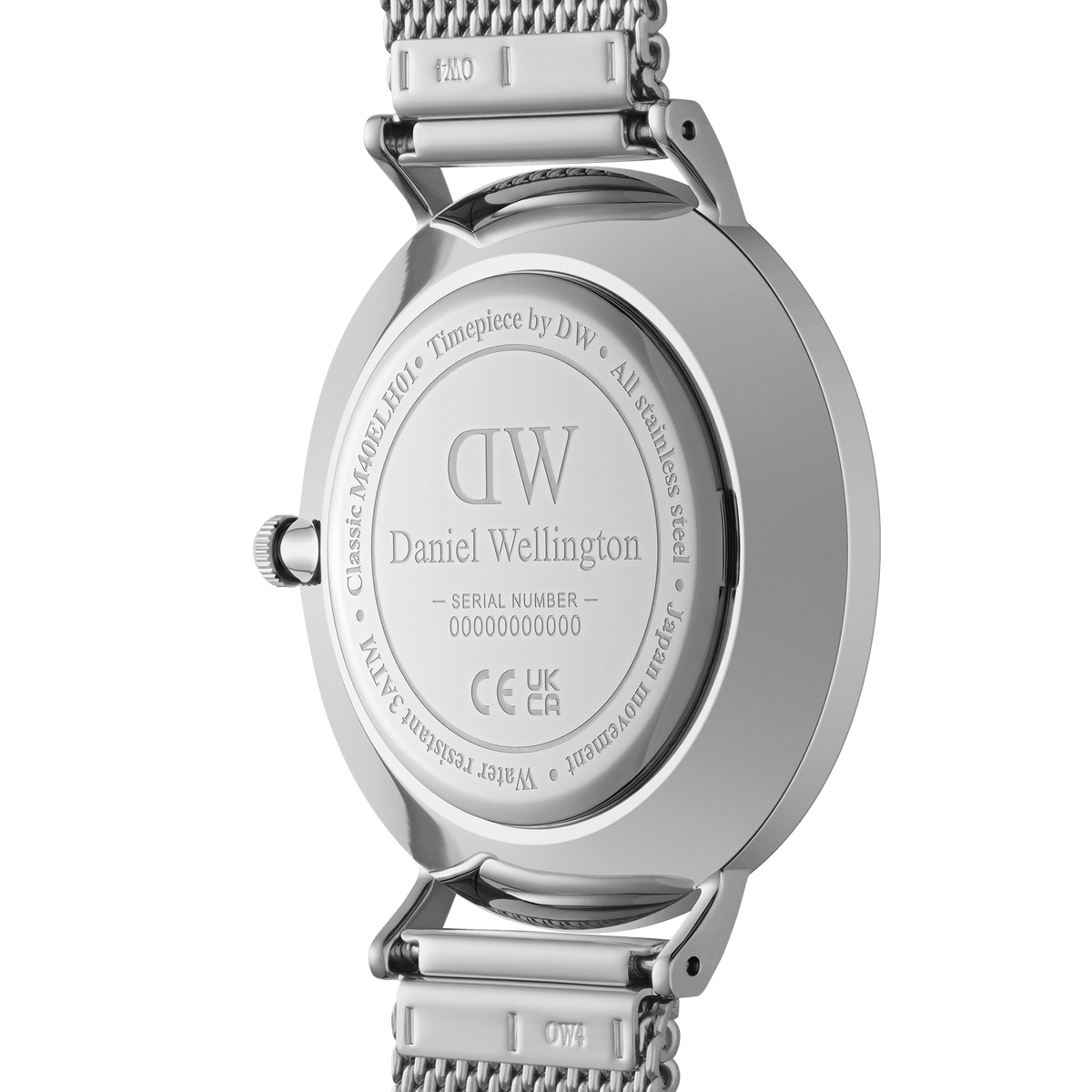 Classic Multi-Eye Sterling Onyxの裏蓋を写した画像です。ポリッシュ仕上げのステンレススチール製ケースバックには、Daniel Wellingtonのロゴとシリアルナンバーが刻印されています。また、シルバーメッシュストラップのクイックリリース機構も確認できます。