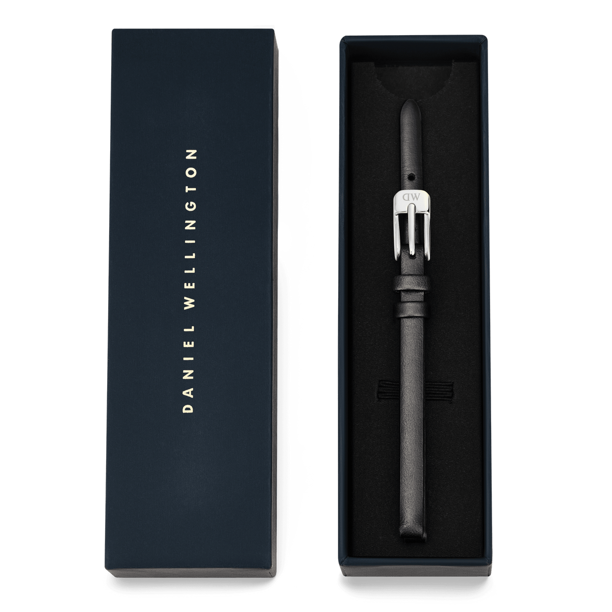 Daniel Wellington Pressed Sheffieldのストラップが、専用ギフトボックスに収められた状態です。ネイビーのボックスにはブラックレザーストラップが丁寧にセットされており、贈り物にもぴったりのパッケージとなっています。