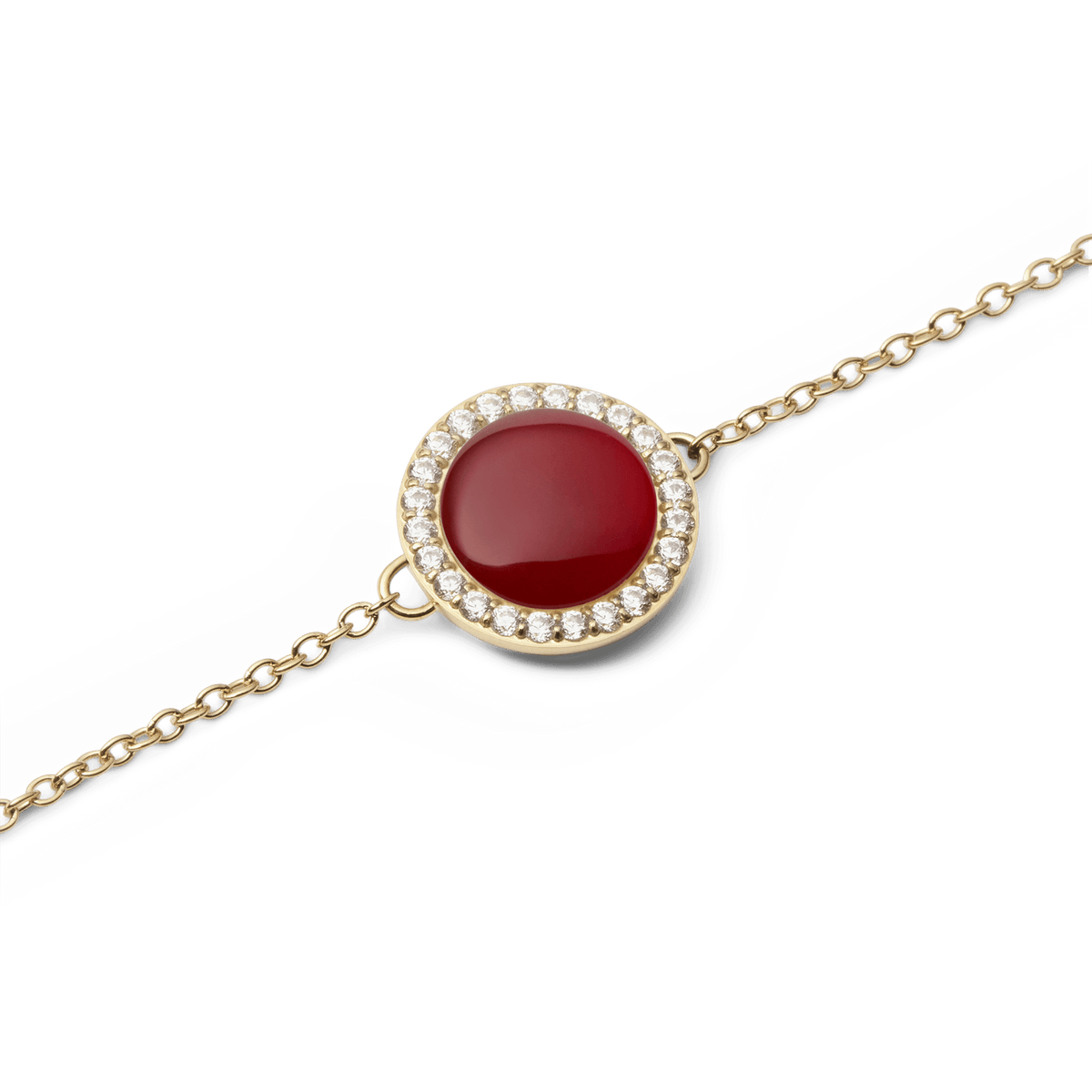 Audrey Bracelet Red Agathe Goldのチャーム部分をクローズアップした画像です。深みのあるワインレッドのドーム型赤メノウを、きらめくホワイトキュービックジルコニアが一周して囲み、繊細なゴールドチェーンと繋がっています。