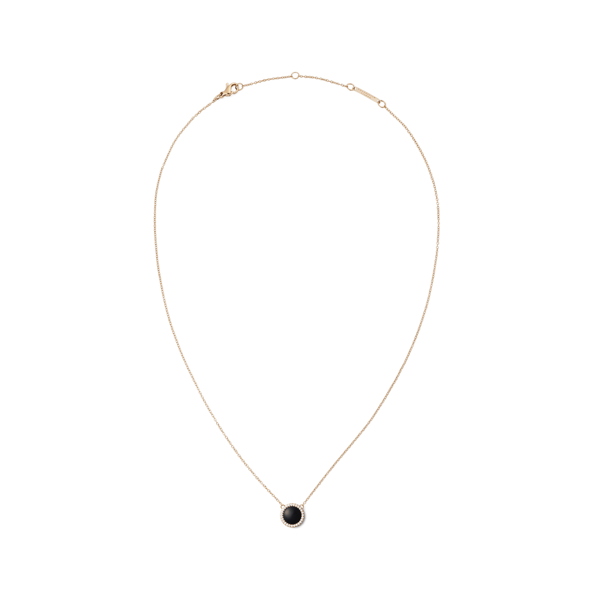 ダニエルウェリントン Audrey Necklace Black Agathe Rose Goldの全体像。ローズゴールドの細いチェーンに、ホワイトキュービックジルコニアのヘイローで縁取られた丸い黒メノウのペンダントがあしらわれています。