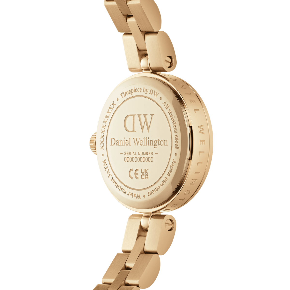 Elan Lumine Goldのケースバックをクローズアップ。ゴールド仕上げの裏蓋にはDaniel Wellingtonのロゴとシリアルナンバーが刻印され、側面にはブランド名が浮き彫りで施されています。