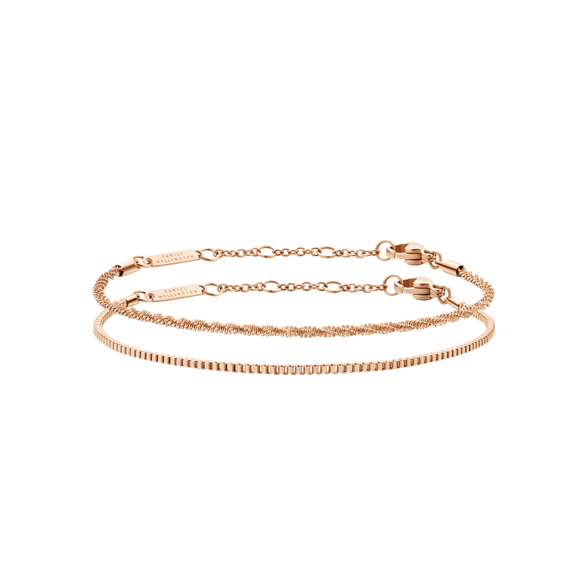 ダニエルウェリントン Staple Bracelet Setは、ローズゴールドのボックスチェーンとツイストチェーンの2本セットです。それぞれにブランドロゴが刻印されたプレートと、アジャスターチェーン付きのクラスプを備えており、重ね付けスタイルをお楽しみいただけます。