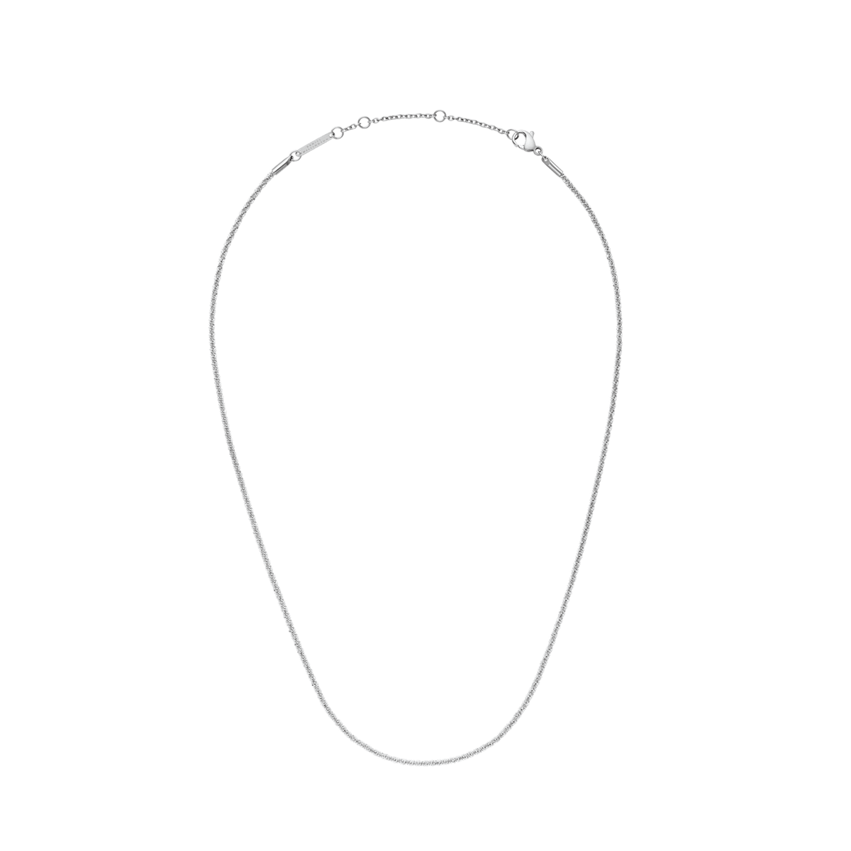 Daniel Wellington Twisted Chain Necklace Sの全体像。シルバートーンのツイストチェーンが輪を描くように広げられ、留め金やアジャスター部分もはっきりと確認できる白背景の商品写真です。