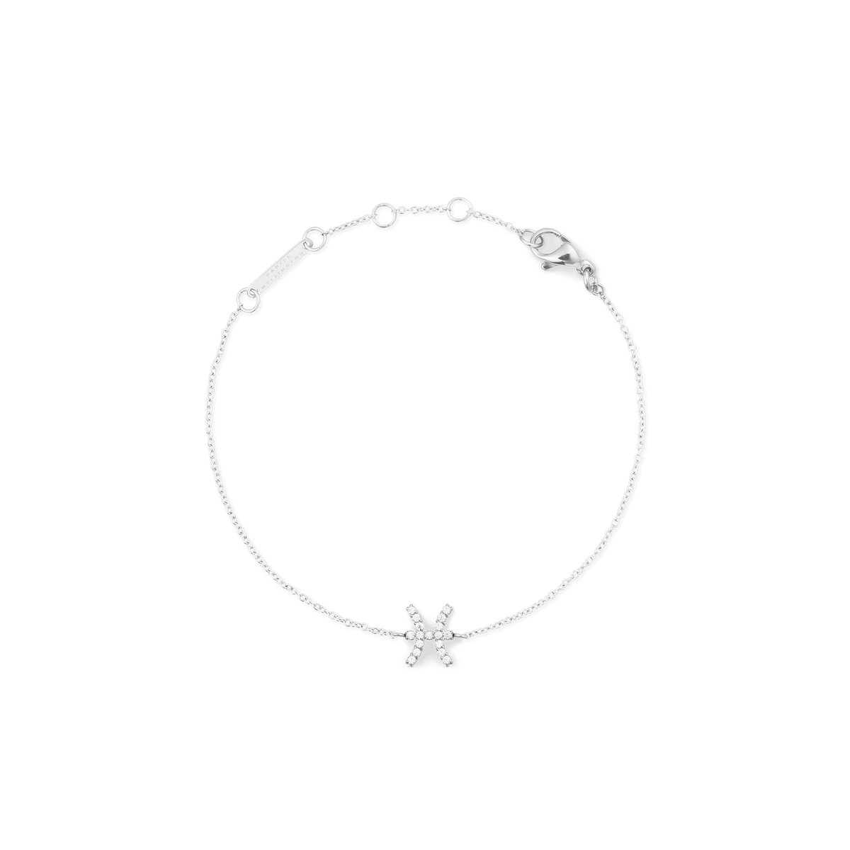 うお座のシンボルをキュービックジルコニアであしらったCrystal Zodiac Chain Bracelet Silverの商品画像です。繊細なシルバーチェーンの中央に星座モチーフが配置され、アジャスターチェーンとブランドプレートも確認できます。