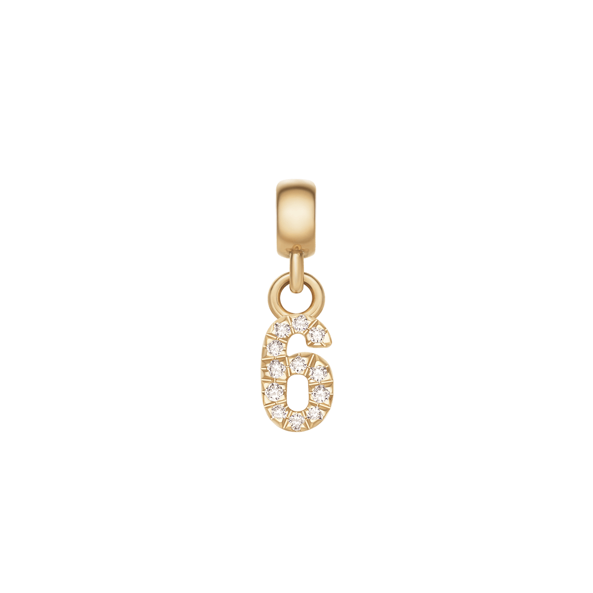 数字の「6」をモチーフにしたCrystal Number Charm Gold。丸みを帯びたフォルム全体にキュービックジルコニアが散りばめられ、ゴールドPVD仕上げのベイルと組み合わせることで上品な輝きを放つパーソナライズチャームです。