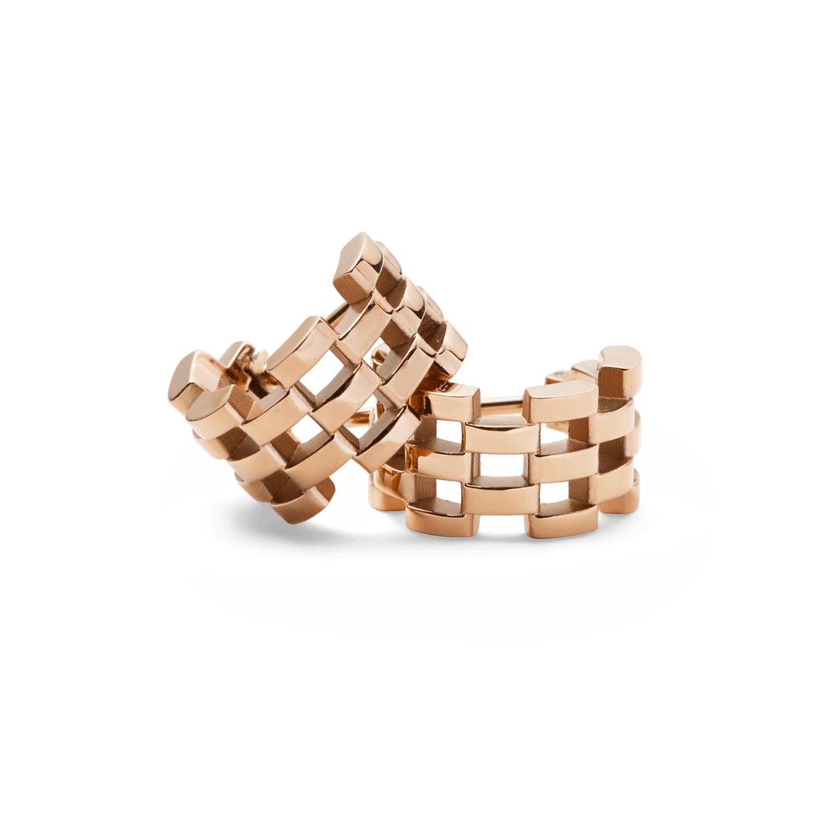Daniel Wellingtonの5-Link Earrings ローズゴールドフープピアス。5連のリンクが織りなす格子模様が特徴で、リンクの隙間から光を通す立体感のあるデザインです。