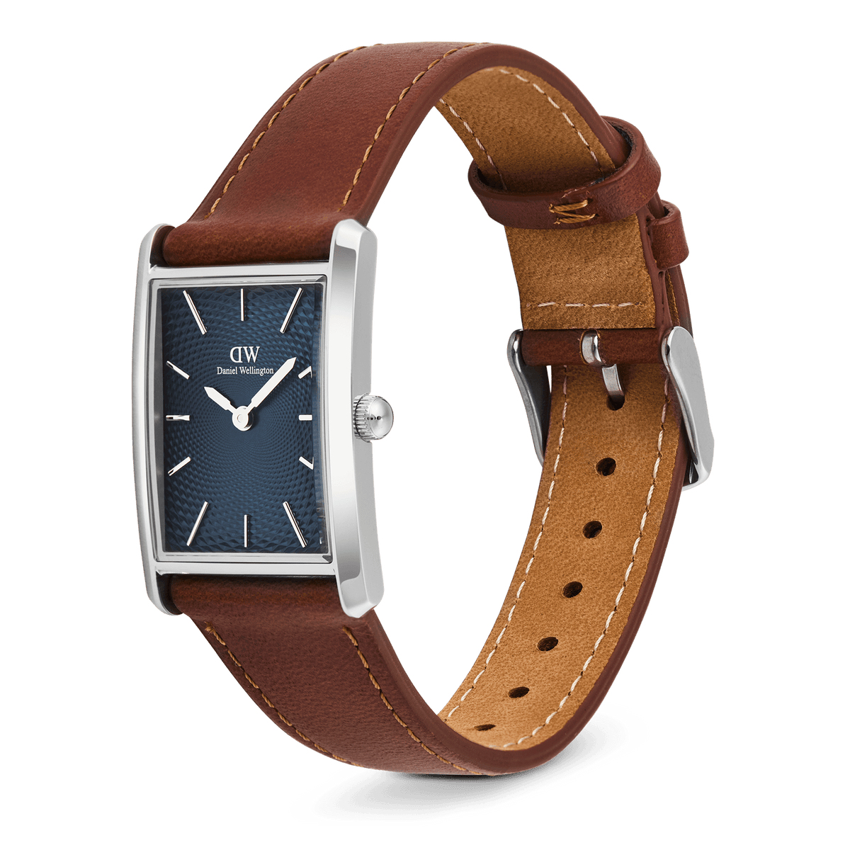 ライトブラウンのレザーストラップを装着したBound Light Brown Arctic Guilloché Silverを斜め横から撮影した全体像です。ストラップ裏面のキャメルカラーの革とコントラストステッチ、シルバーのピンバックル、そしてアークティックブルーのギョーシェ模様が施されたダイヤルが確認できます。